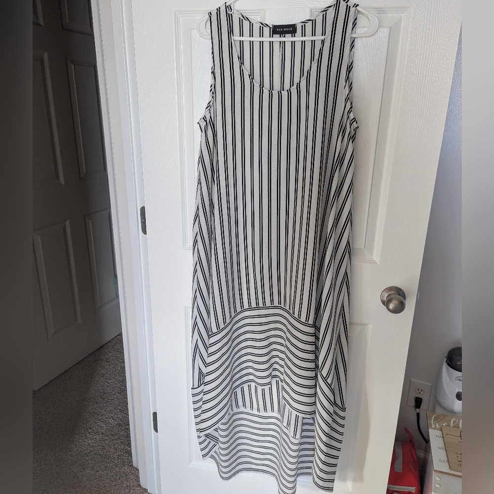 Size MEDIUM High low summer dress. The brand is RAE MODE.
